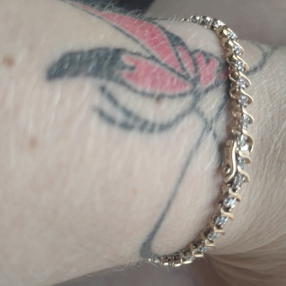 10k gold diamond tennis bracelet - Picture 3 of 4